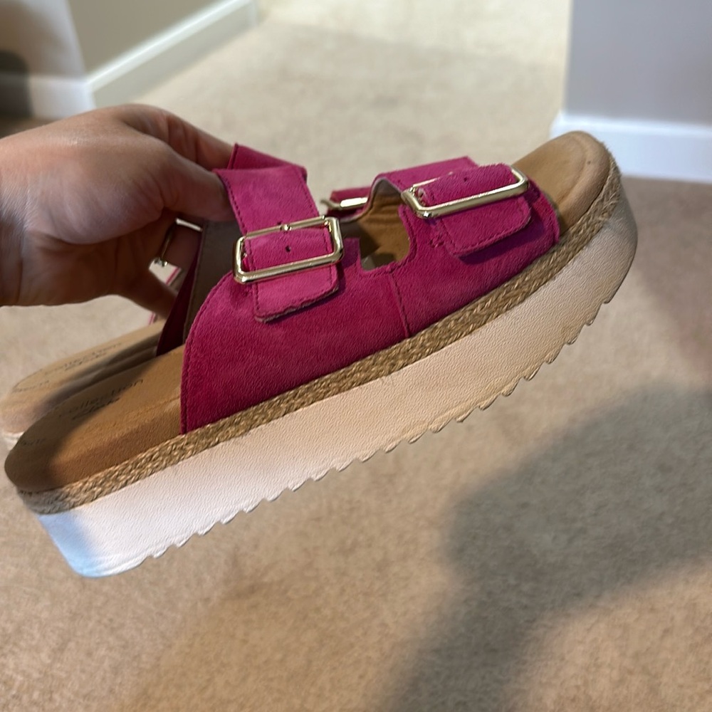 Clark’s Platform Sandals! Pink with gold buckles 💕Ultimate Comfort foam